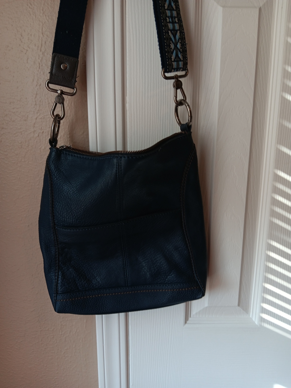 The SAK Soft Navy Leather Crossbody Shoulder Bag